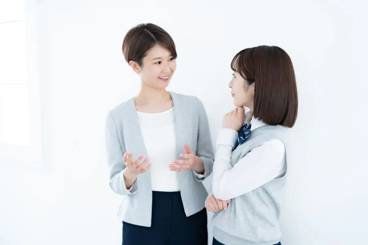 4月から高校教諭になる娘ですが、「修学旅行費」は自費になるのでしょうか？ 勤務先に聞きにくいようですが気になっています。