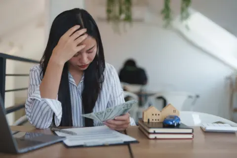 娘は手取り18万円、奨学金の返済が厳しいそうです…… 親が代わりに返済しても問題ないでしょうか？