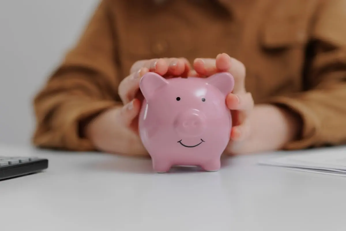 「定年後は再就職をしない」と言う夫。年金は夫婦で「月20万円」受給予定ですが、定年後は働かない人のほうが多いでしょうか？