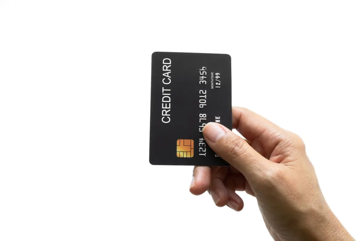 上司のおごりで食事に行ったらブラックカードで会計…なんだか高級感を感じましたが、どういう人が持てるカードなんでしょうか？