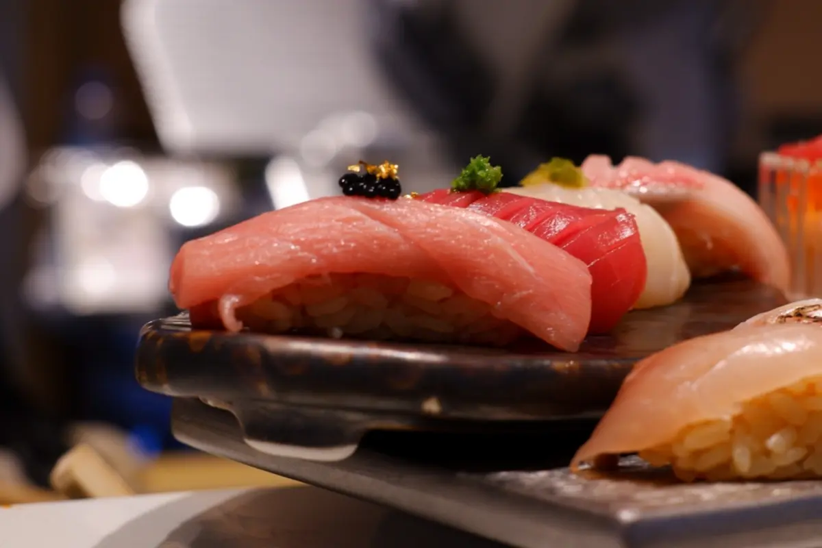 初競りで5億円！ 「すしざんまい」は毎年のように億で競り落としていますが、採算が合っているということでしょうか？ 普通のすし屋との違いとは？