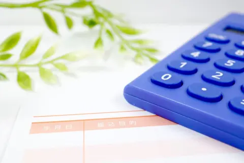 「とりあえず普通預金」で3年経ちました。退職金1800万円は今からでも運用すべきですか？