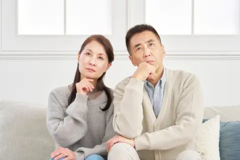家の住宅ローン完済で貯金が「500万円」になった70代夫婦…。ほぼ「年金頼り」の暮らしになるけど大丈夫!? 夫婦の年金収入「月20万円」の場合で試算