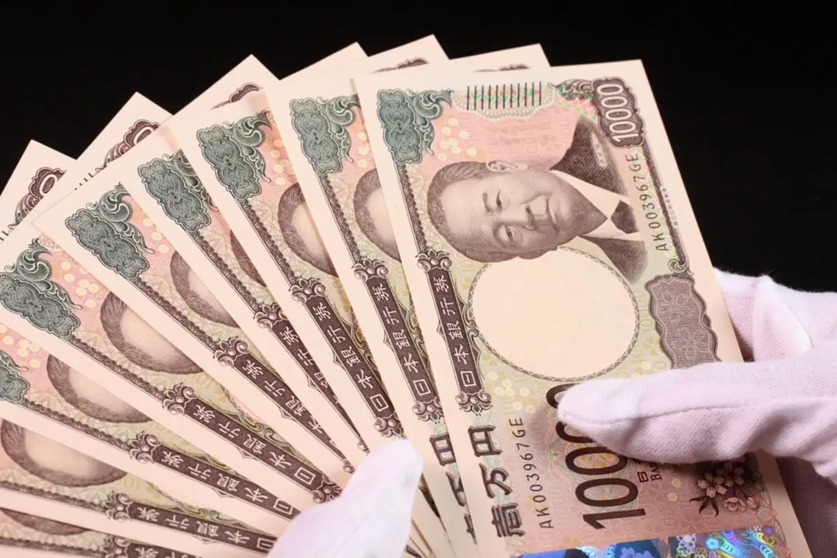 SNSを見ると「毎月10万円積立」が当たり前みたいで焦ります…。年収500万円ならNISAを始めなくてもいいでしょうか？