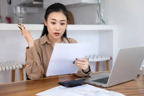 一人暮らしでテレビはないのに「放送受信契約のご案内」が届きました…スマホだけの生活でもNHK受信料はかかりますか？