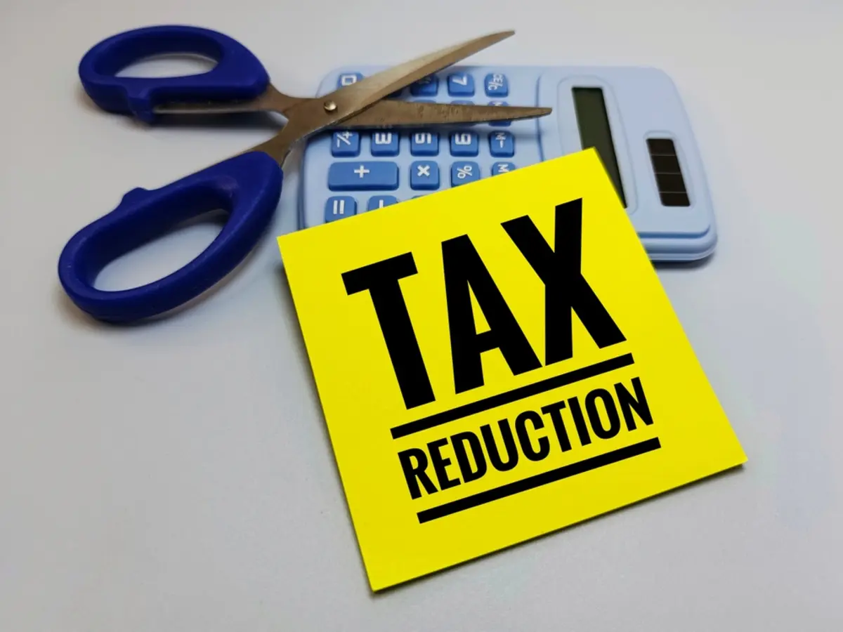 「iDeCo」「NISA」を始めると節税になると聞きますが、実際にどのくらい税金が減るのかわかりません。手取りが「数万円」変わることもあるのでしょうか？