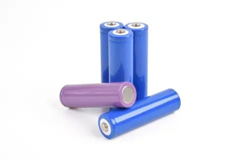 「100円ショップ」で売っている“電池”。安く購入できるけれど、有名メーカー製と比べて結局高くつくって本当？