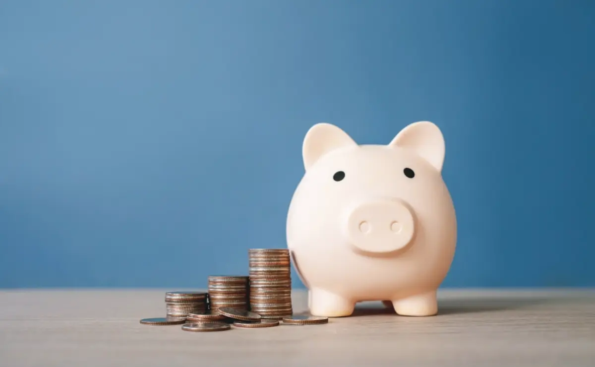 50代で老後資金を「2000万円以上」貯めている人は2割未満!? “老後貧乏”を回避するためにはいくら貯金すればいい？ 50代からできる老後に向けた備えとは