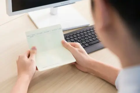 【実録】ゆうちょ銀行で「利子2000円」に喜んでいたら、なぜか“900円が寄附”されていた！ 同じ寄附なら「ふるさと納税」のほうがお得？ 仕組みと制度を確認