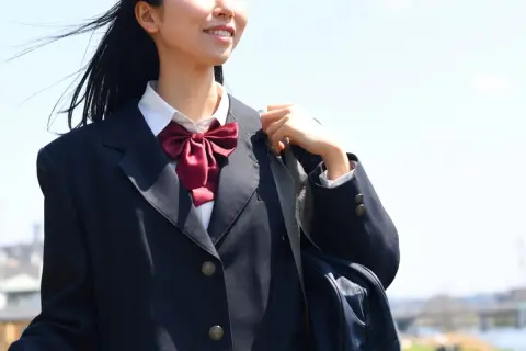 「私立高校が無償」と言われ入学しましたが、実際は初年度に「50万円」もの請求が。授業料以外に何にお金がかかるのでしょうか？