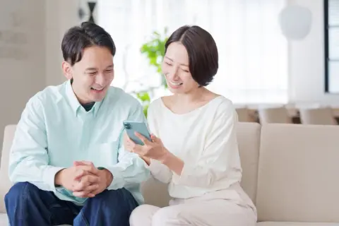 恋人と同棲するなら「y.u mobile」のシェアプランがおすすめ！固定費はどれくらい削減できる？