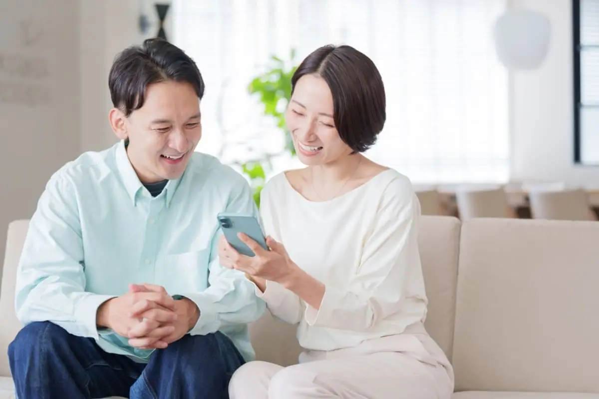 恋人と同棲するなら「y.u mobile」のシェアプランがおすすめ！固定費はどれくらい削減できる？