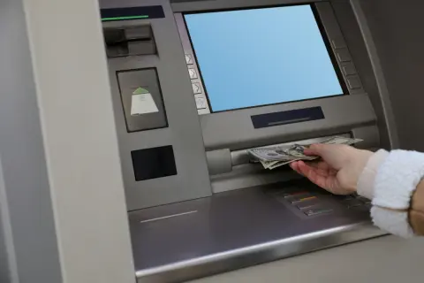 母に「今月3万円だけ振り込んで」と言われました。生活費の仕送りって、毎月続くと“贈与”にならないですか？