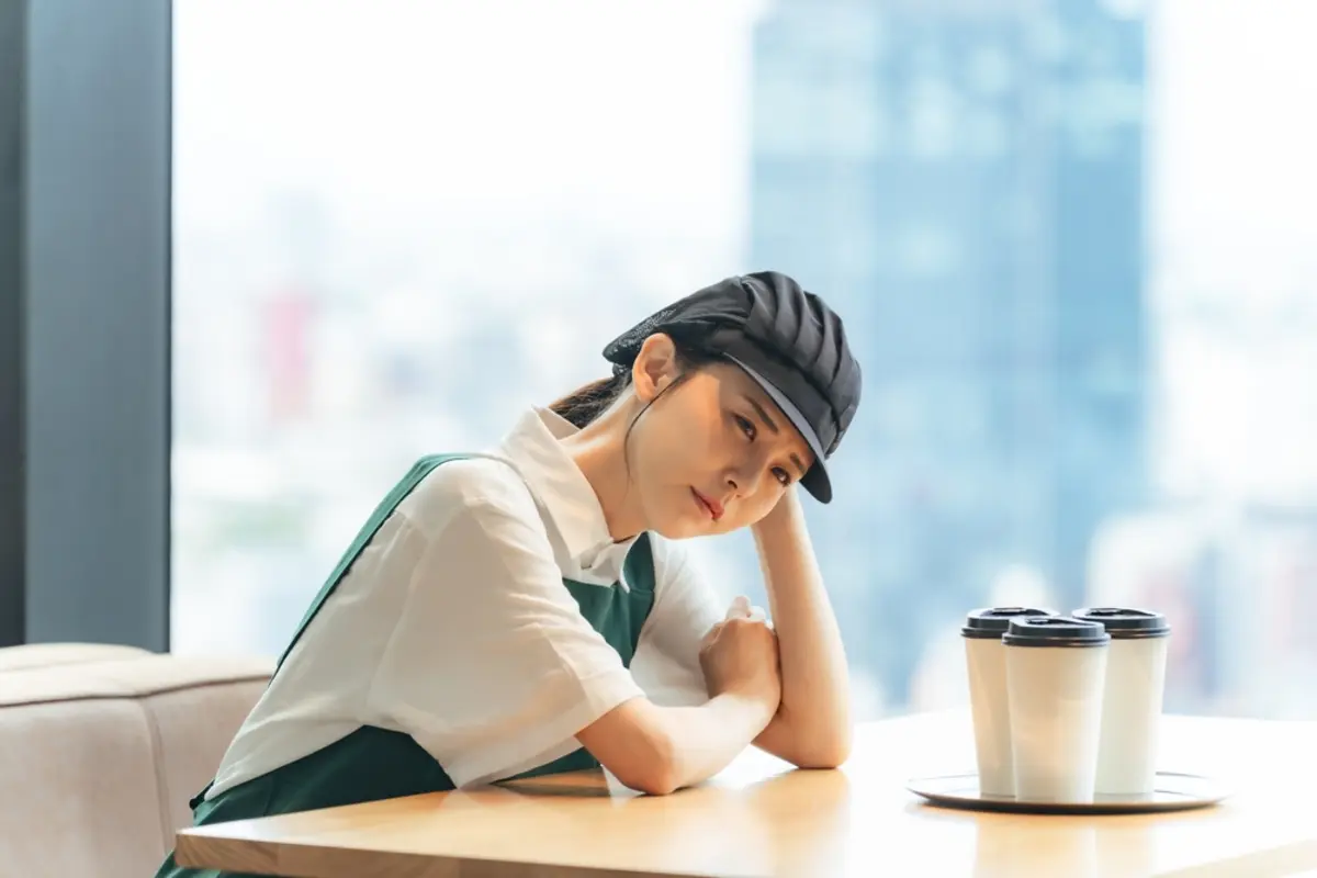 アルバイト先で「扶養内で働いて」と言われていますが、働き方次第で税金や社会保険料が増えると聞きました。どのラインを超えると“損”でしょうか？