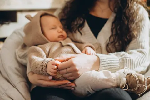 【子育て応援手当】子ども2人分で合計4万円もらえると聞きました。世帯年収700万円のわが家も対象になりますか？