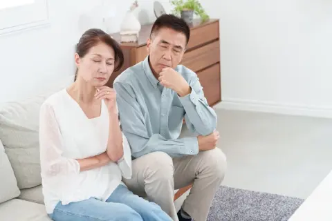 無職の50代娘と同居しています。「年金」で養っていますが、親がいなくなったときを考えると不安です。同居でも「生活保護」を受けさせることは可能なのでしょうか？