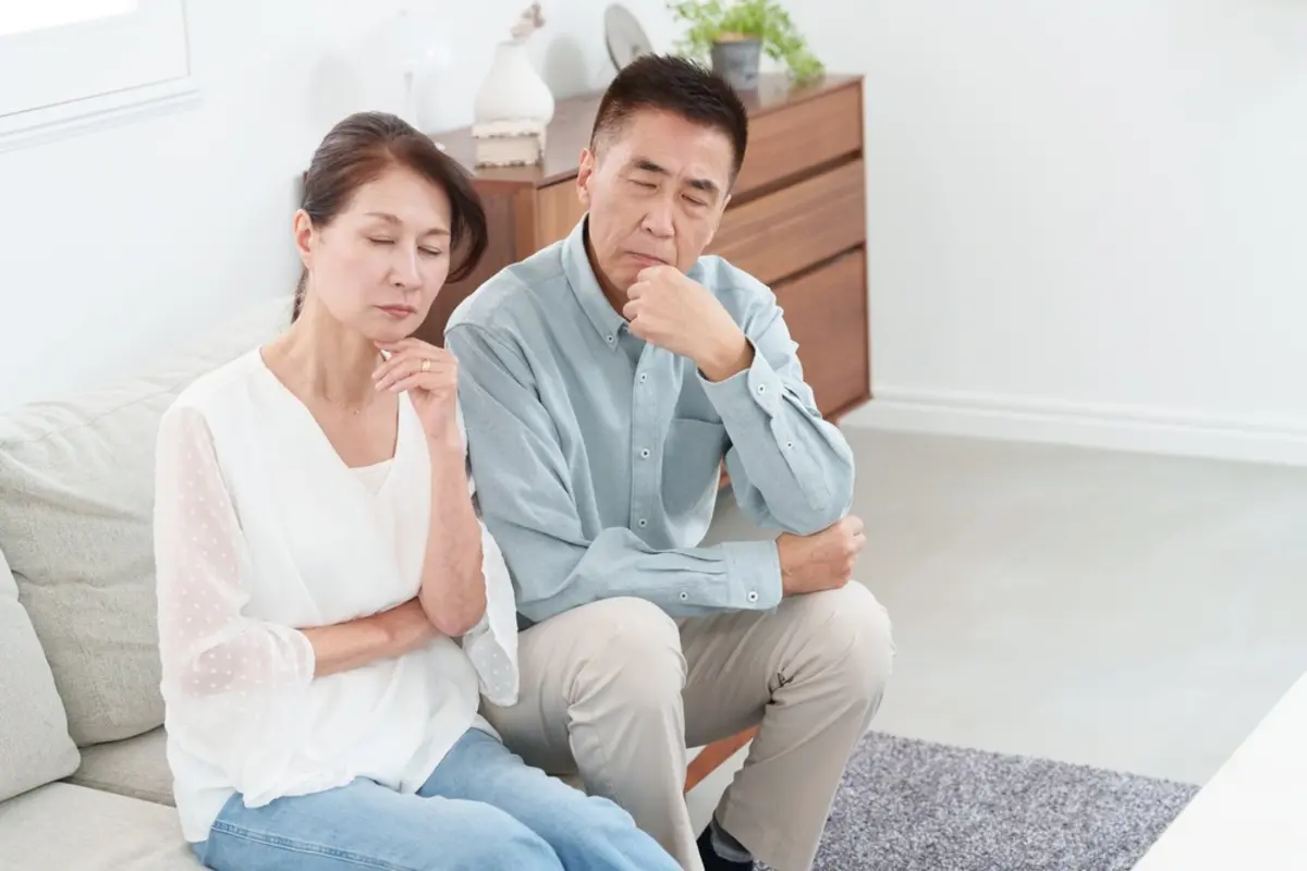 無職の50代娘と同居しています。「年金」で養っていますが、親がいなくなったときを考えると不安です。同居でも「生活保護」を受けさせることは可能なのでしょうか？