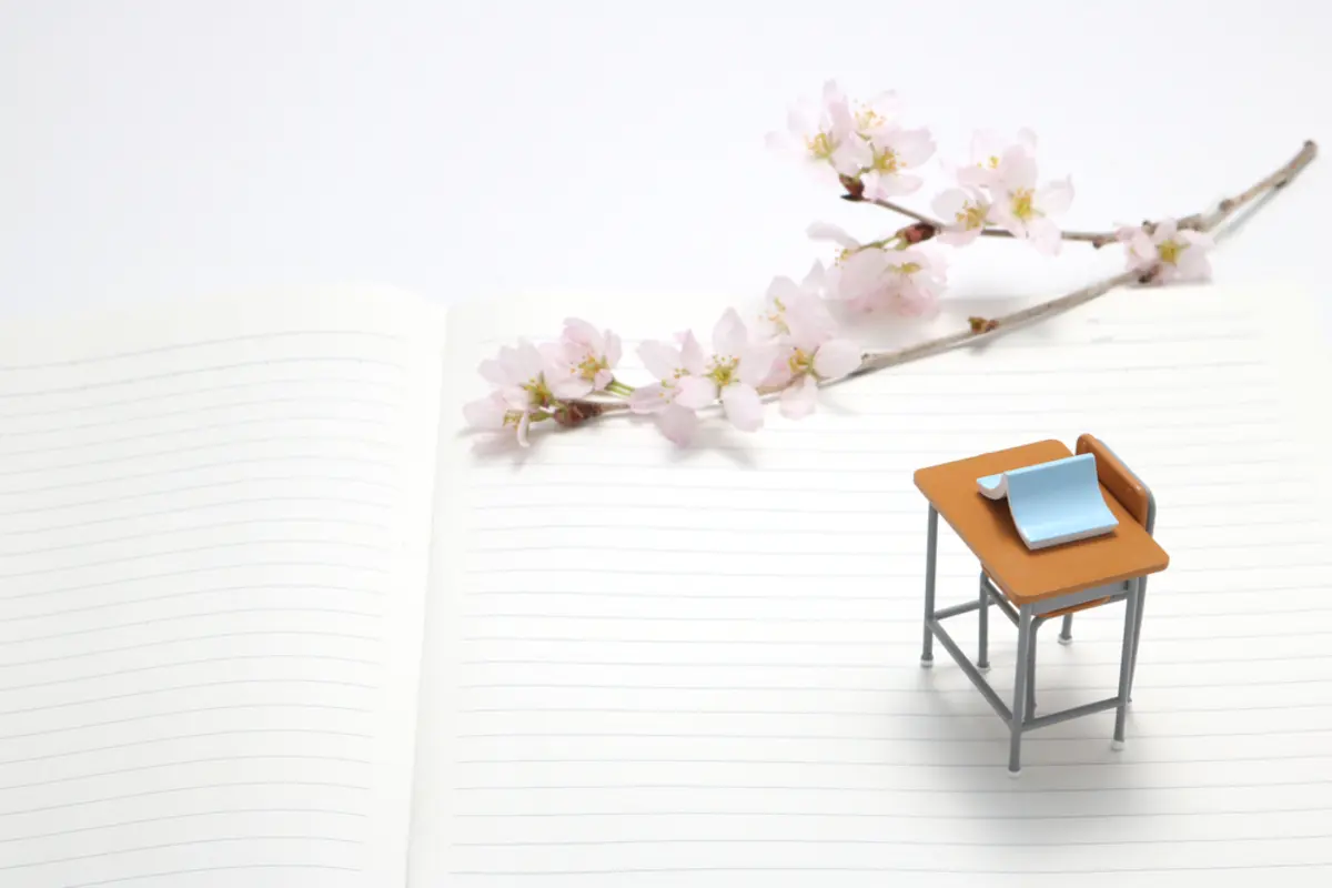 春から息子が大学生になりますが受験費用が思った以上にかかり貯蓄150万円しかありません。奨学金は借りられますか？今からでも間に合う？