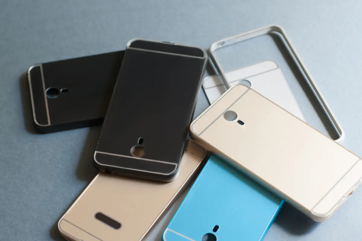 スマホを「大手キャリアから格安SIM」に乗り換えるか迷っています。夫婦2人分のスマホ代で、年間どれくらい節約できるものなのでしょうか？