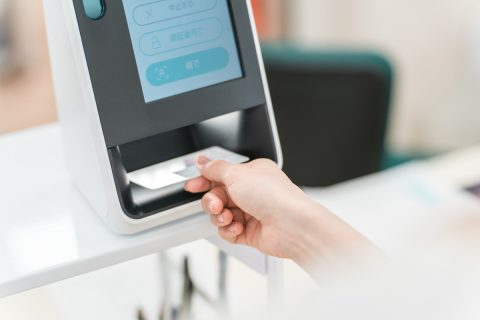 【3月末まで】いよいよ本当に「紙の健康保険証」が使用不可に！ 「マイナ保険証」を持たないと“3割負担→10割負担”になる!?