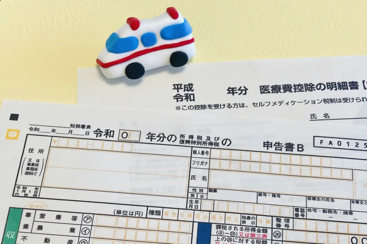 “年金生活”の私は「年収20万円以下なら確定申告は不要」と聞きました。昨年入院して“30万円以上”負担したのですが、確定申告しなくてもそのうち“還付”されますよね？