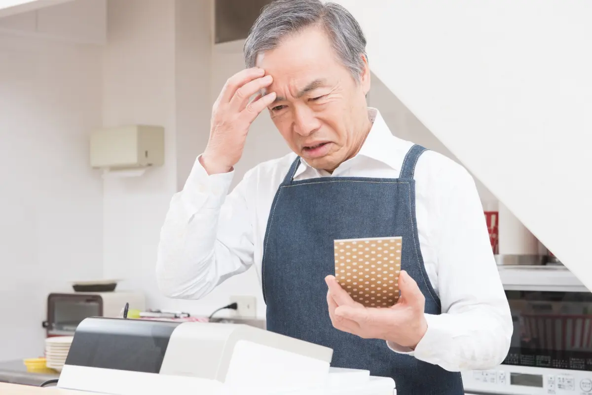 【シニアの年収ランキング】65歳以上69歳以下の平均年収は“約380万円”！ “年収900万円超”の意外な業種とは？ 政府統計から業種別年収ランキングを大公開