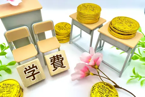 高校無償化が「年収1000万円」で“対象外”だったわが家。令和8年度から「私立の学費がタダ」と喜んでいたら、夫は「意外とかかるよ」とポツリ…実際浮くのはいくらでしょうか？