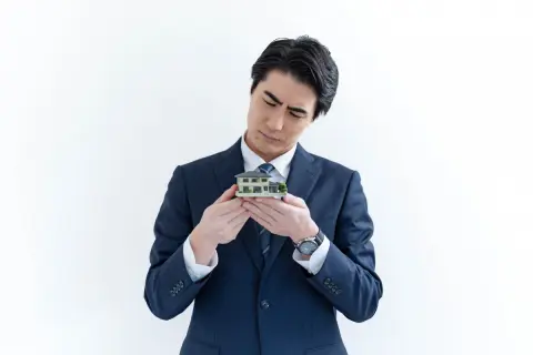 夫婦で貯めた“500万円のタンス預金”を頭金に「夢のマイホーム」を購入したところ、半年後に税務署から「お尋ね」が！ 今更「税金」が取られるってことですか…!?