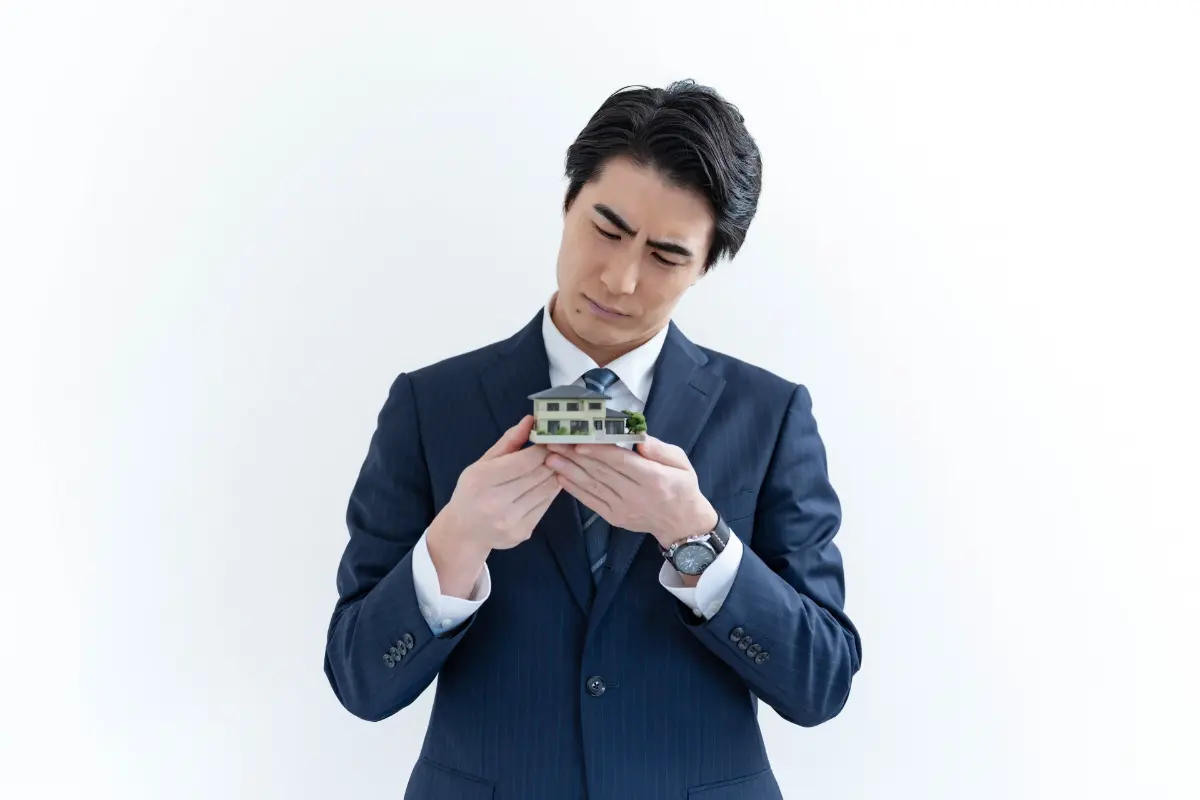 夫婦で貯めた“500万円のタンス預金”を頭金に「夢のマイホーム」を購入したところ、半年後に税務署から「お尋ね」が！ 今更「税金」が取られるってことですか…!?