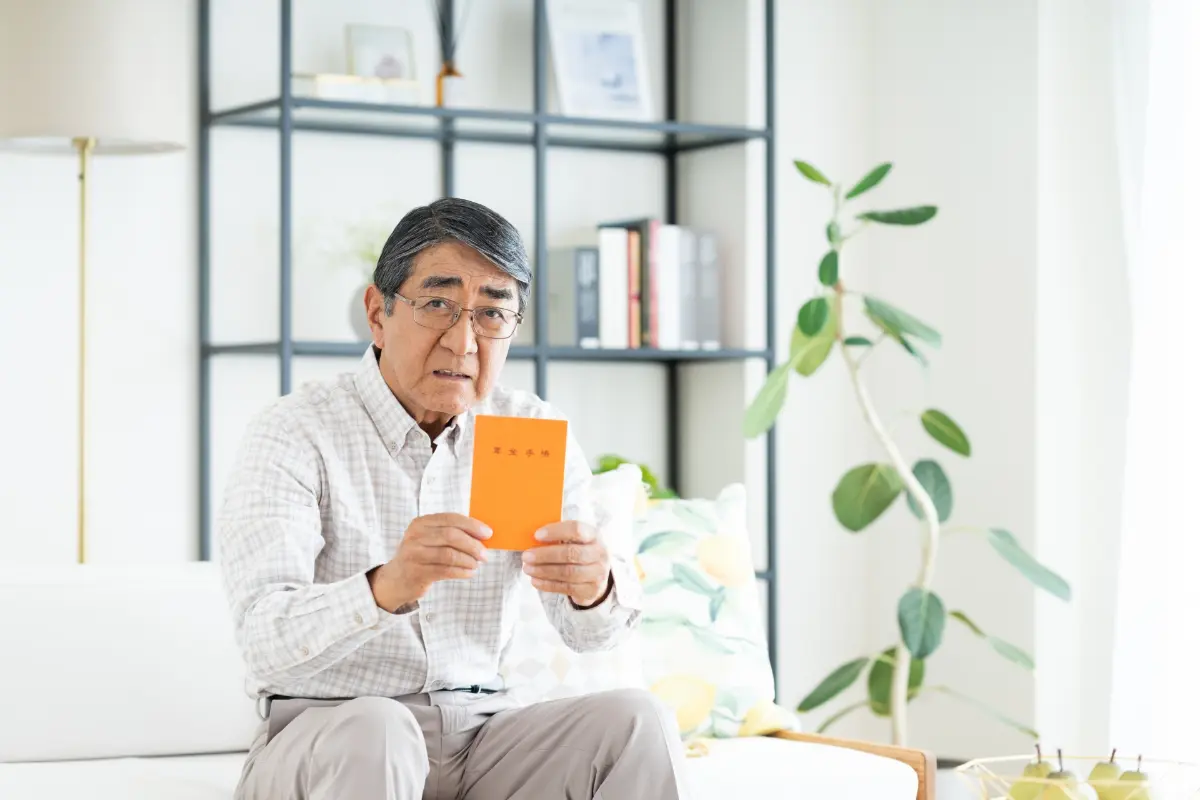 「税務署が見ている気がして嫌だ」とマイナンバーカードの「公金受取口座」を登録したがらない高齢の父。登録しないと最近話題の「給付付き税額控除」が実現しても“4万円”もらえない!?