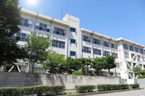 子どもの大学進学に、実家の父が「150万円の贈与」を申し出てくれました。「年110万円超」で“贈与税”がかかりそうですが、授業料など都度払ってもらえば「非課税」になるでしょうか？