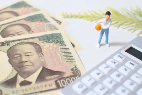 ママ友は子どもの大学進学にあわせて実家から“学費として100万円”支援してもらったそうです。「贈与税は払っていない」と言っているのですが、これって“脱税”になりませんか……？