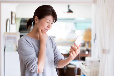 先月格安スマホに乗り換えたという実家の母。通話料が無料になると聞いていたのに、実際の請求が1万円越えでビックリ！ 一体どういうことでしょうか？