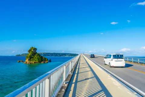 沖縄本島を3日間レンタカー観光したら、渋滞・駐車場・ガソリン代で想定より1万円超え。最初から「バス＋タクシー」のほうが楽で安かった？