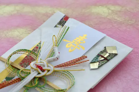 姉の子どもに「出産・卒業祝い・誕生日」などで“30万円”は渡しましたが、自分には何もナシ…4月から「独身税」も取られるそうですし、独身って損してませんか？ 収支を比較