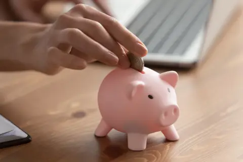 40代で貯金「1000万円」あれば安心していいでしょうか？ 「貯金もしっかりできている家庭」の割合は？ 子育て世帯では収入のどのくらいを貯金に回せてる？