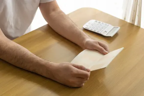 他界した父が、私の名義の口座に300万円貯めていました。口座の名義が相続人の場合、相続税はかかりませんか？