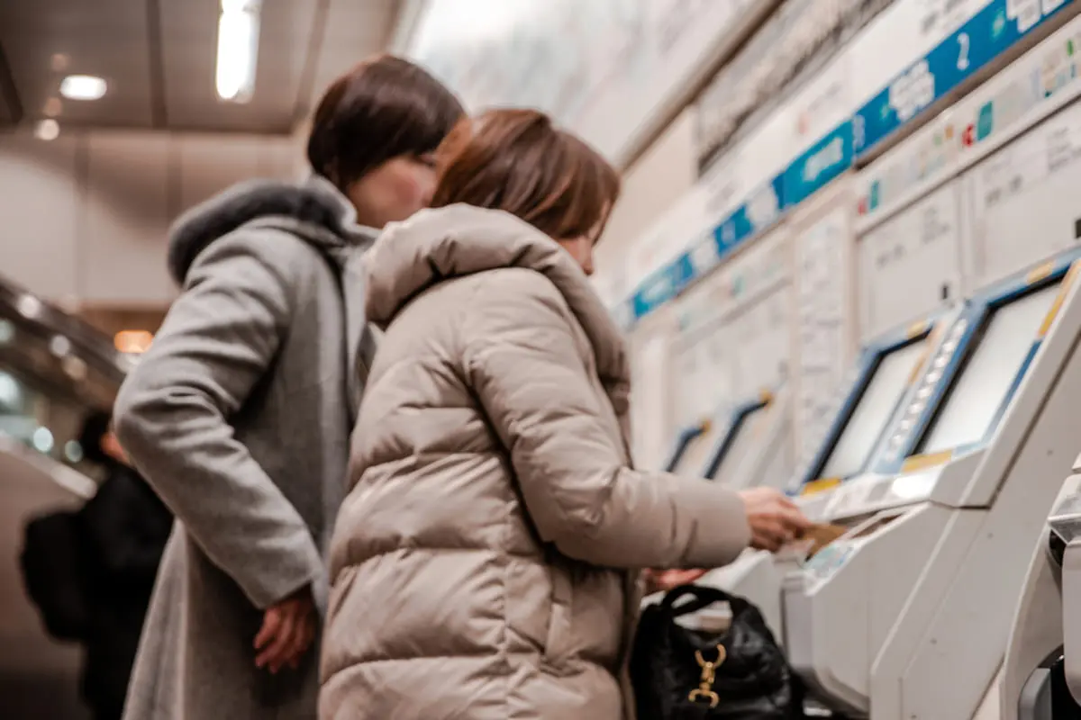 東京観光で「一日乗車券」を買うか、都度乗車をするかで悩んでいます。「3回以上乗れば元が取れます」と案内にありますが、移動回数が読めません。どう考えるのがお得でしょうか？