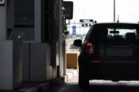 高速道路の料金所でETCカードを入れ忘れて「一般レーン」に誘導！ 現金で払ったあと、この通行分のポイントや割引を後から付けてもらうことは可能でしょうか？