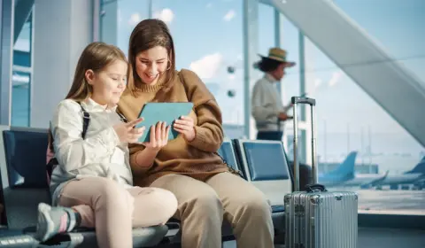 小5娘の友だち家族が春休みにハワイ旅行を計画していると聞きました。教育費がこれから本格化するのに、旅行で100万円近く使って大丈夫な家庭って年収どれくらい？