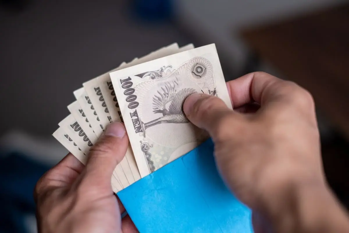 同居の親から「家賃15万円」を毎月受け取っています。友人に「税金がかかる」と言われましたが“一緒に住む家族”なら問題ないですよね？ 税務署から「不動産所得」と判断されるリスクを確認