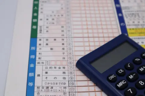 父は年金受給者ですが、給与収入が「80万円」あります。「申告不要」のままで問題ないですか？