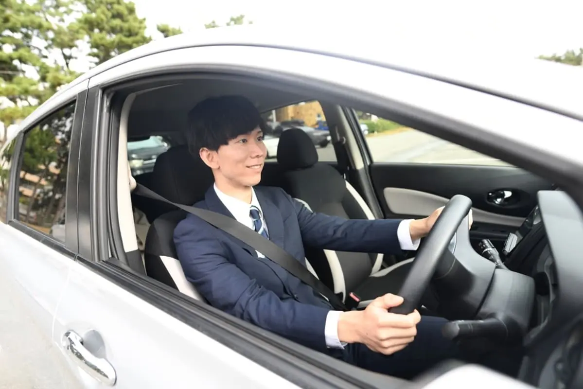 「年間所得500万円・通勤手当4万円」の会社員。通勤手当の“非課税枠”が改定されたそうですが、年末調整にどう影響があったのでしょうか？ 自動車通勤「片道50km」の場合で試算