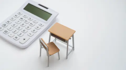 ママ友に「奨学金借りないなんてお金持ち」と言われビックリ！ 娘の大学のために“週5でパート”しているのですが、今は子どもが「自分で奨学金を借りる」のが当たり前なんですか？ 利用者の推移も確認