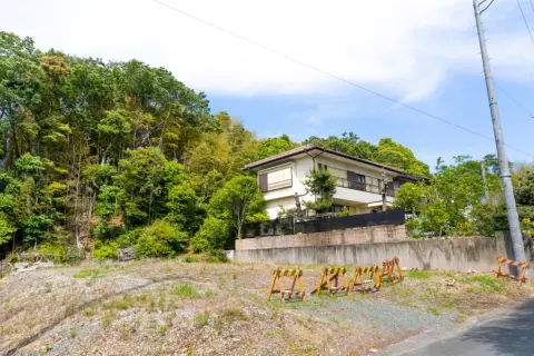 一人暮らしの母が亡くなって実家が空き家に。売るor貸す…… 思い入れのある実家なので決断できません。どちらがいいですか?