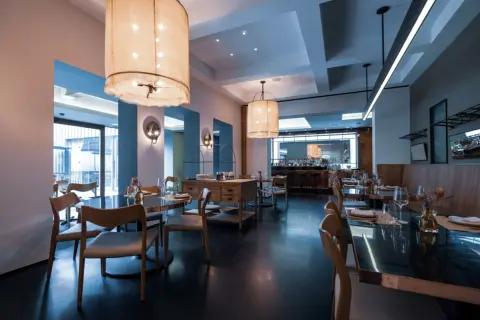 妻が家族4人で「1泊8.5万円」のホテルを“コスパいいから”と提案…どうやら「オールインクルーシブで食事代込み」とのことですが、実際“元は取れる”でしょうか？ 個別支払いの価格と比較