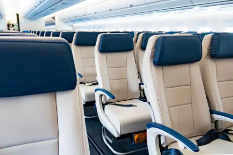 飛行機で「＋3万円」でビジネスクラスに変更できると言われました。これはお得？ それとも完全に贅沢？