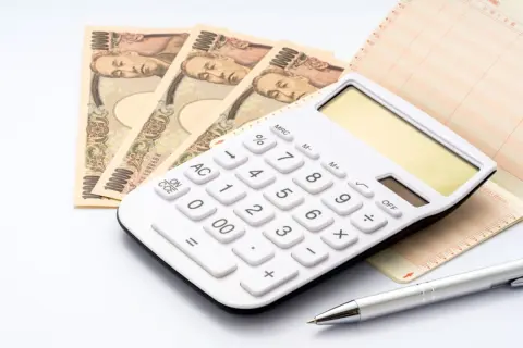 退職金「1000万円」を夫が勝手に投資信託に使ってしまった！ 夫婦で年金月20万円あるから大丈夫と言うのですが、本当に足りるのでしょうか？