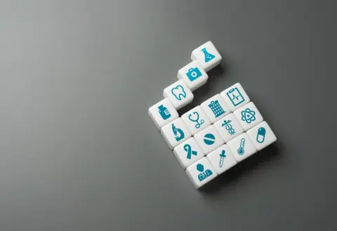 65歳の母の「医療費60万円」を“代わりに”支払い！ 医療費控除は「年収200万円」の母より、「年収800万円」の自分がするほうが得ですか？ 節税効果をシミュレーション