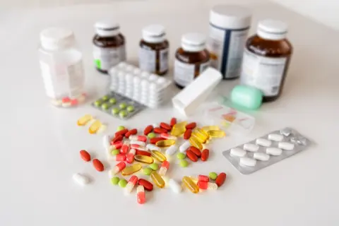 月に「診察代＋薬代あわせて1万円」かかっています。薬局で「ジェネリックにすれば3割くらい安くなる」とすすめられましたが、本当に“切り替えた方がお得”なんでしょうか？